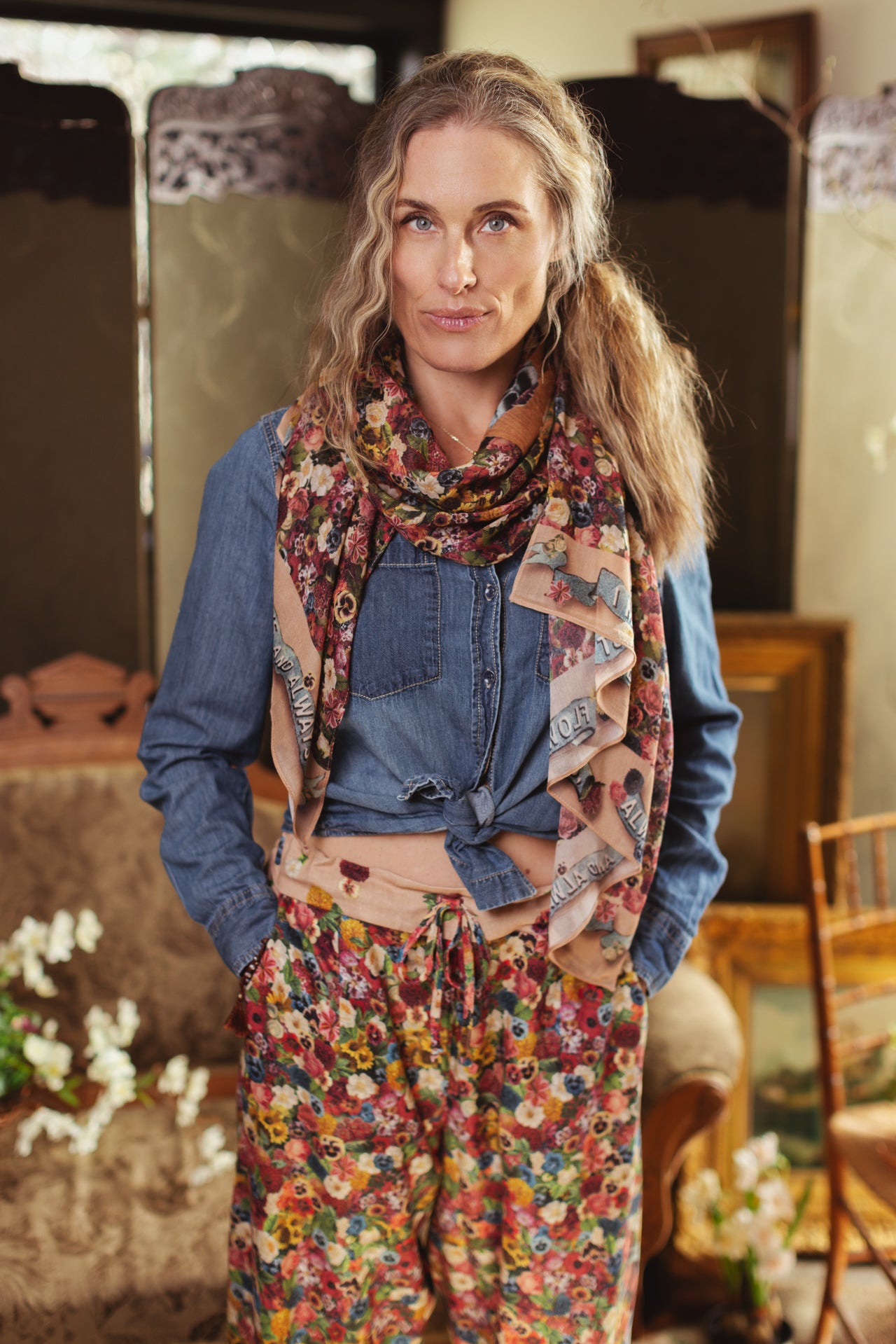 Soft viscose scarf featuring a vintage artist’s paint palette with floral details and over 50 layered blooms from 1800’s seed catalogues, inspired by Claude Monet – Market of Stars