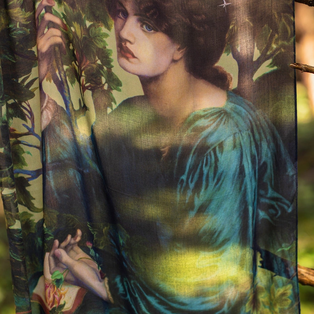 
                  
                    Vintage-inspired Bella Notte scarf featuring romantic artwork by Rossetti and Hoffman, trimmed with floral details by William Morris – Market of Stars.
                  
                