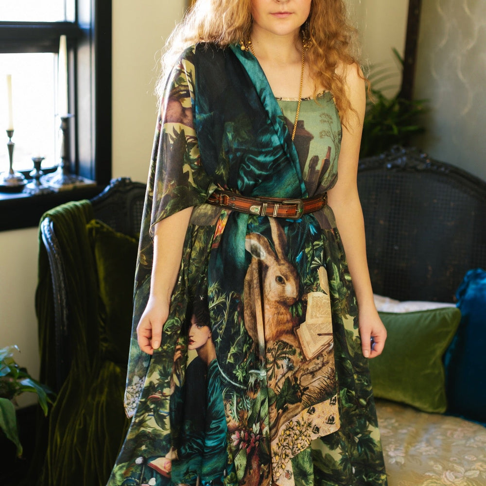 
                  
                    Vintage-inspired Bella Notte scarf featuring romantic artwork by Rossetti and Hoffman, trimmed with floral details by William Morris – Market of Stars.
                  
                