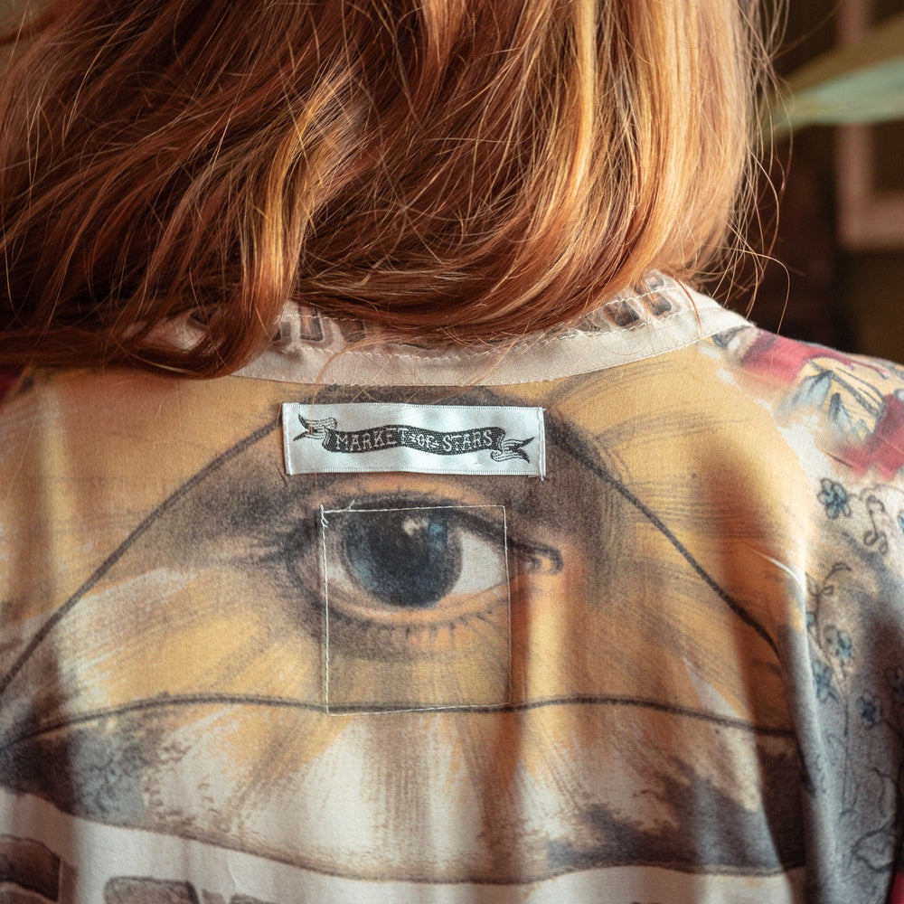 
                  
                    Model wearing our cropped kimono featuring historic symbols of friendship, love, and truth with archive-inspired wood-grain trim and romantic vintage details – Market of Stars.
                  
                