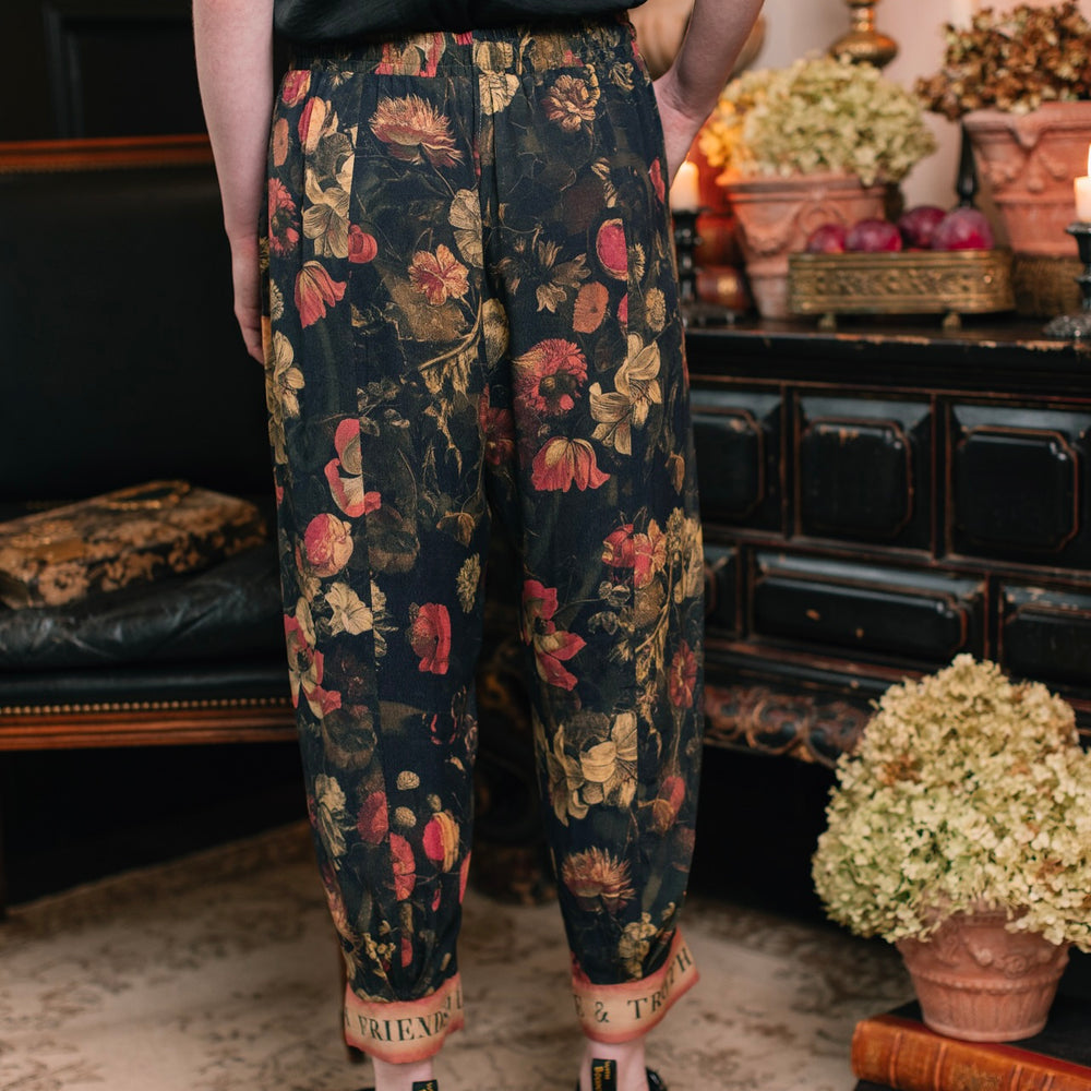 
                  
                    Model wearing a lightweight drapey viscose crepe pant that moves like poetry in motion. Relaxed, romantic and ready for adventure - Market of Stars
                  
                