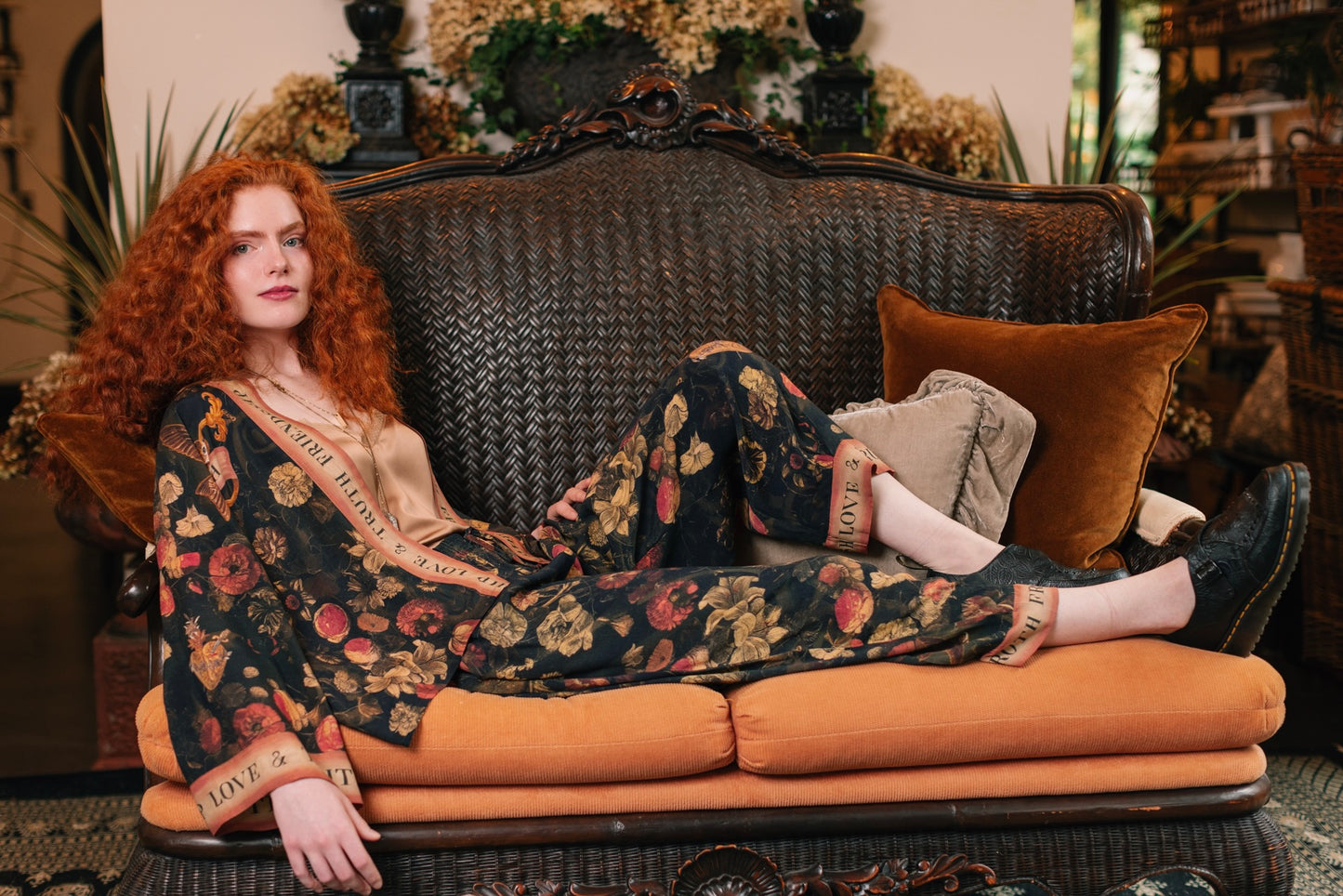 Model wearing a lightweight drapey viscose crepe pant that moves like poetry in motion. Relaxed, romantic and ready for adventure - Market of Stars