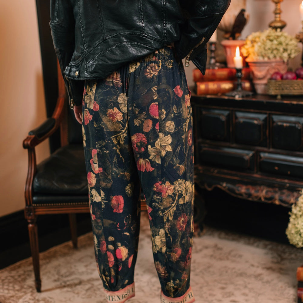 Model wearing a lightweight drapey viscose crepe pant that moves like poetry in motion. Relaxed, romantic and ready for adventure - Market of Stars