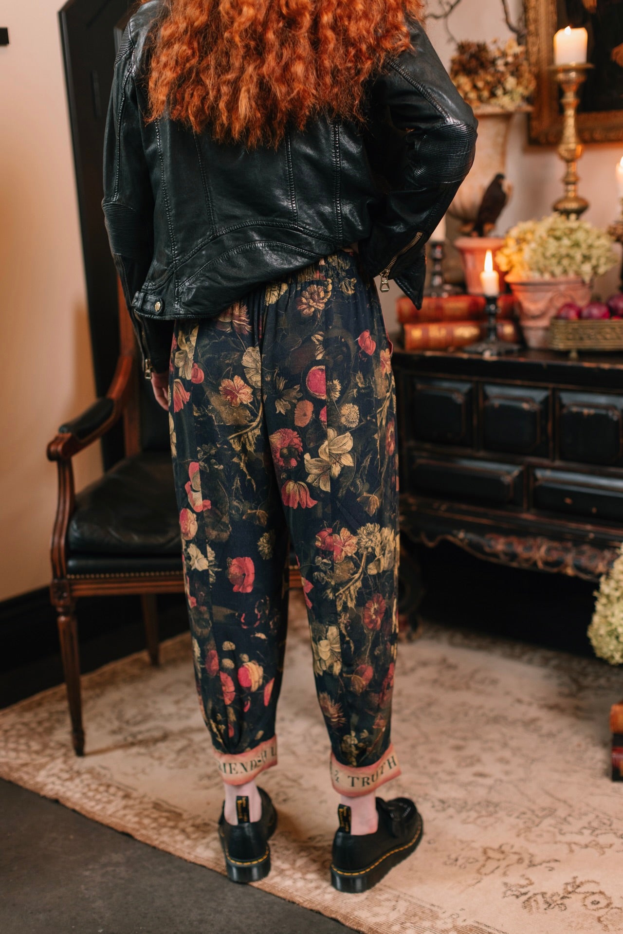 Model wearing a lightweight drapey viscose crepe pant that moves like poetry in motion. Relaxed, romantic and ready for adventure - Market of Stars