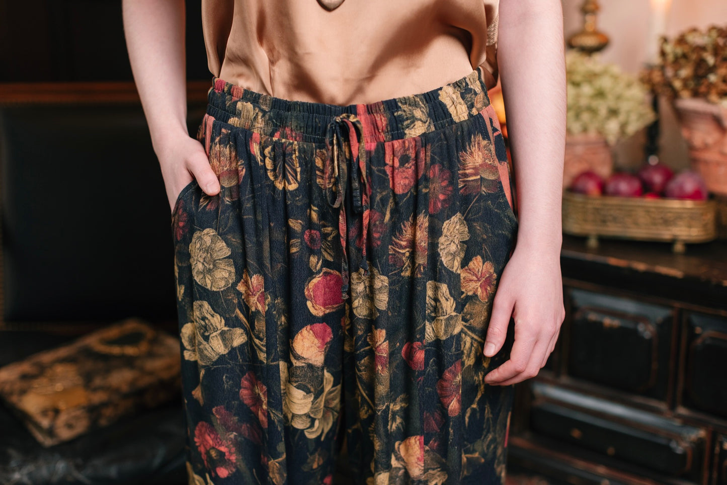 Model wearing a lightweight drapey viscose crepe pant that moves like poetry in motion. Relaxed, romantic and ready for adventure - Market of Stars