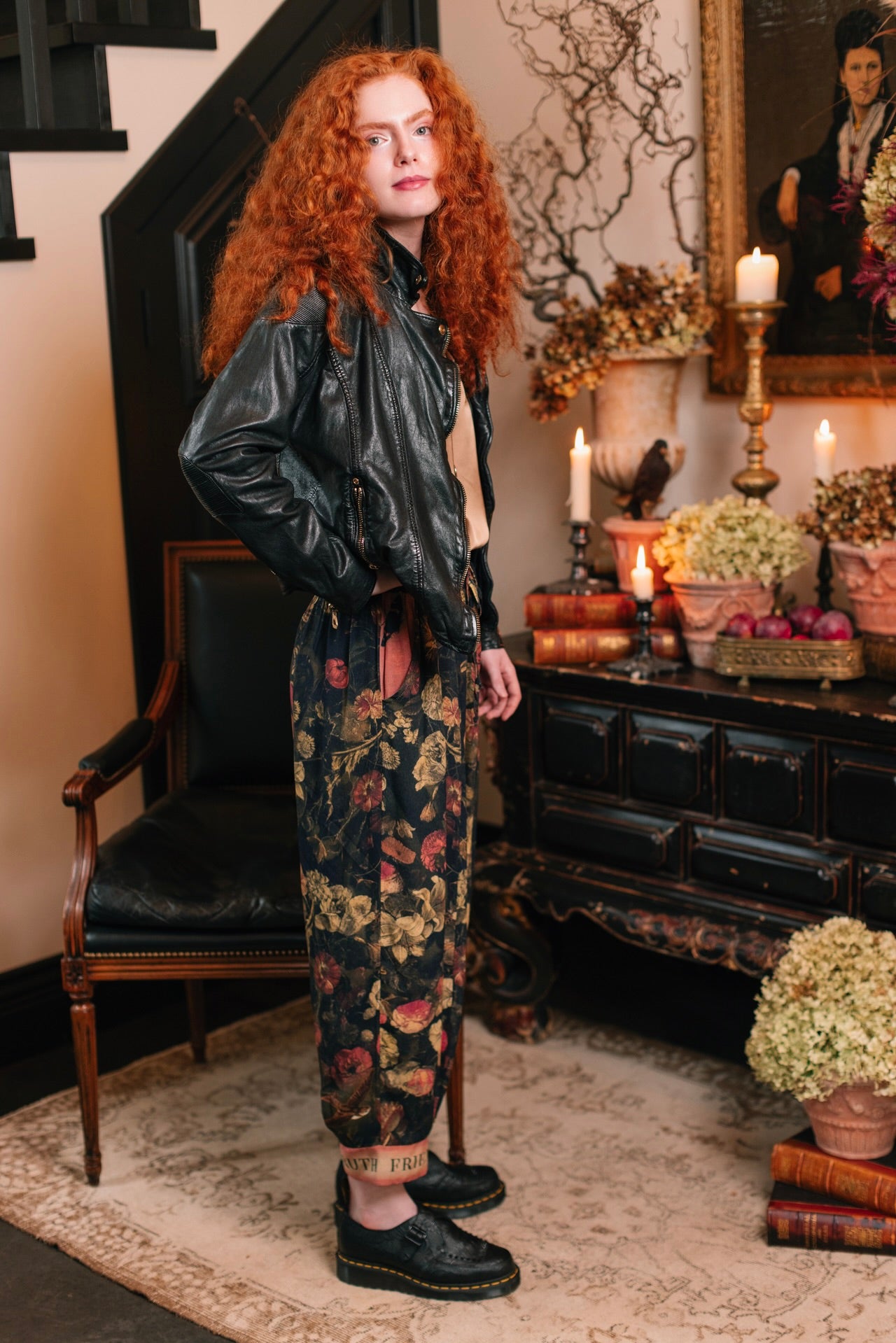Model wearing a lightweight drapey viscose crepe pant that moves like poetry in motion. Relaxed, romantic and ready for adventure - Market of Stars
