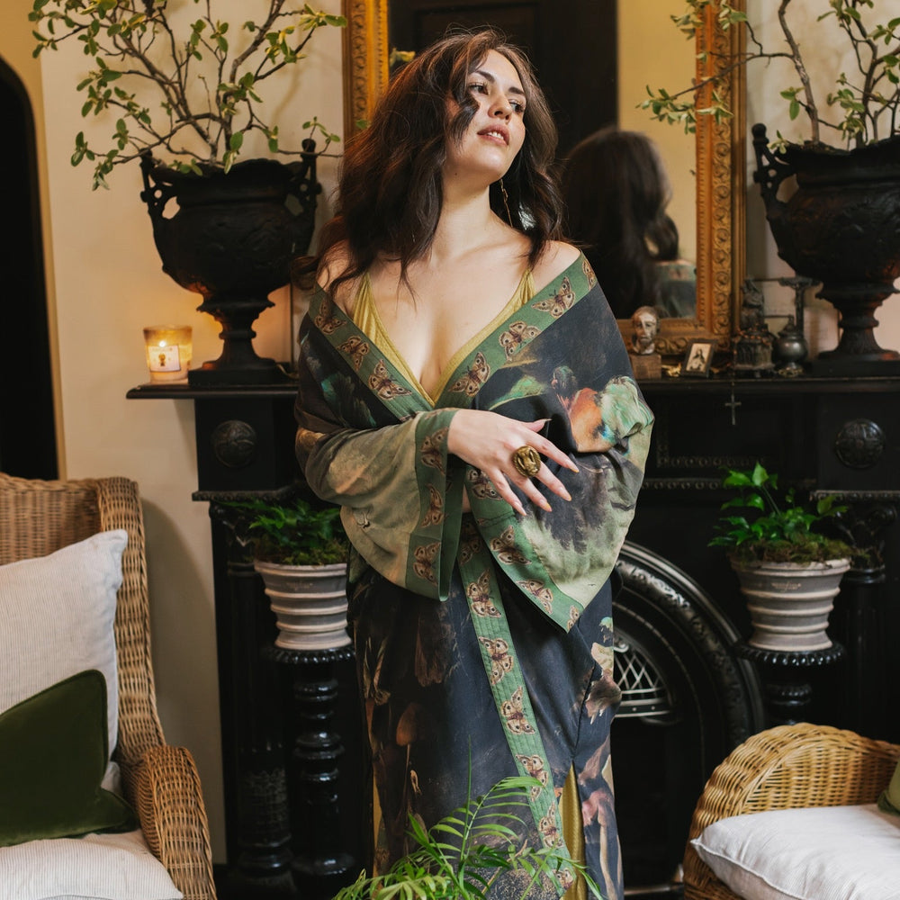 
                  
                    Model wearing the Heartwork Opera Duster featuring Artemisia Gentileschi’s self-portrait surrounded by forest, birds, and butterflies – Market of Stars.
                  
                