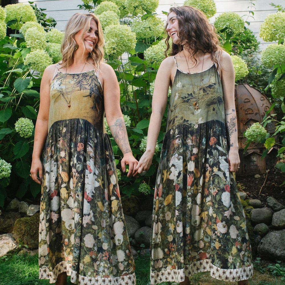 
                  
                    Model wearing the I Dream in Flowers Bohéme Slip Dress with vintage-inspired floral artwork and Victorian bumblebee details, perfect for layering or lounging – Market of Stars.
                  
                
