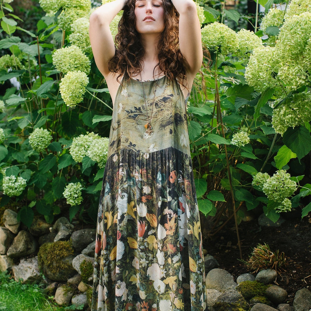 
                  
                    Model wearing the I Dream in Flowers Bohéme Slip Dress with vintage-inspired floral artwork and Victorian bumblebee details, perfect for layering or lounging – Market of Stars.
                  
                