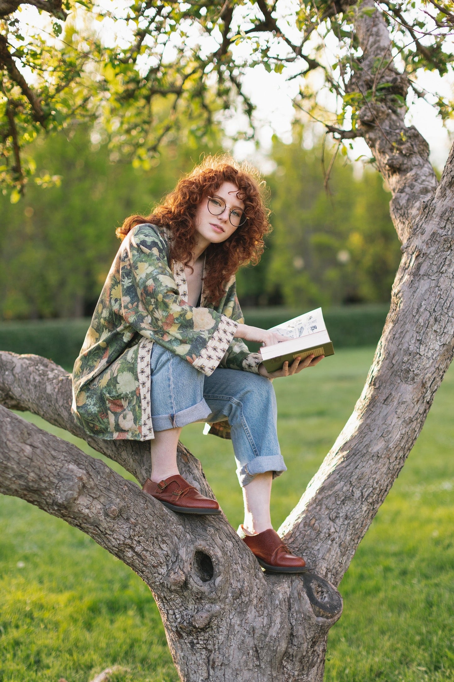 Model wearing the I Dream in Flowers Cottage Cardigan featuring painterly floral artwork and Victorian bumblebee trim, perfect for cozy layering – Market of Stars