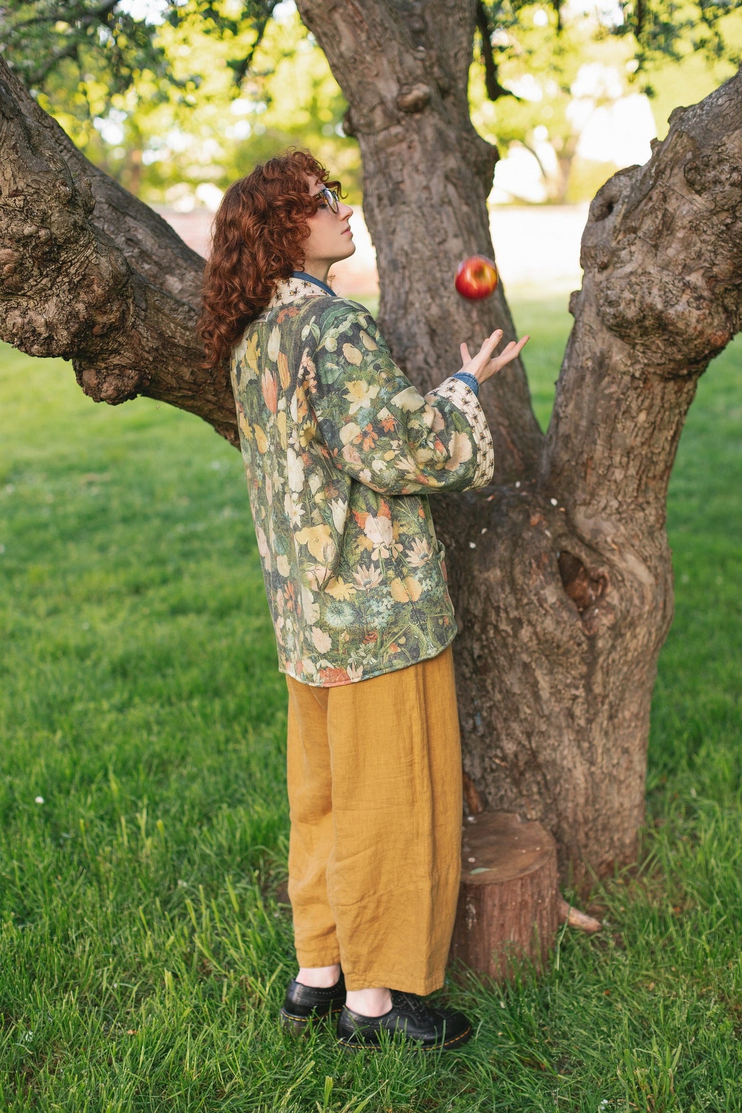 Model wearing the I Dream in Flowers Cottage Cardigan featuring painterly floral artwork and Victorian bumblebee trim, perfect for cozy layering – Market of Stars