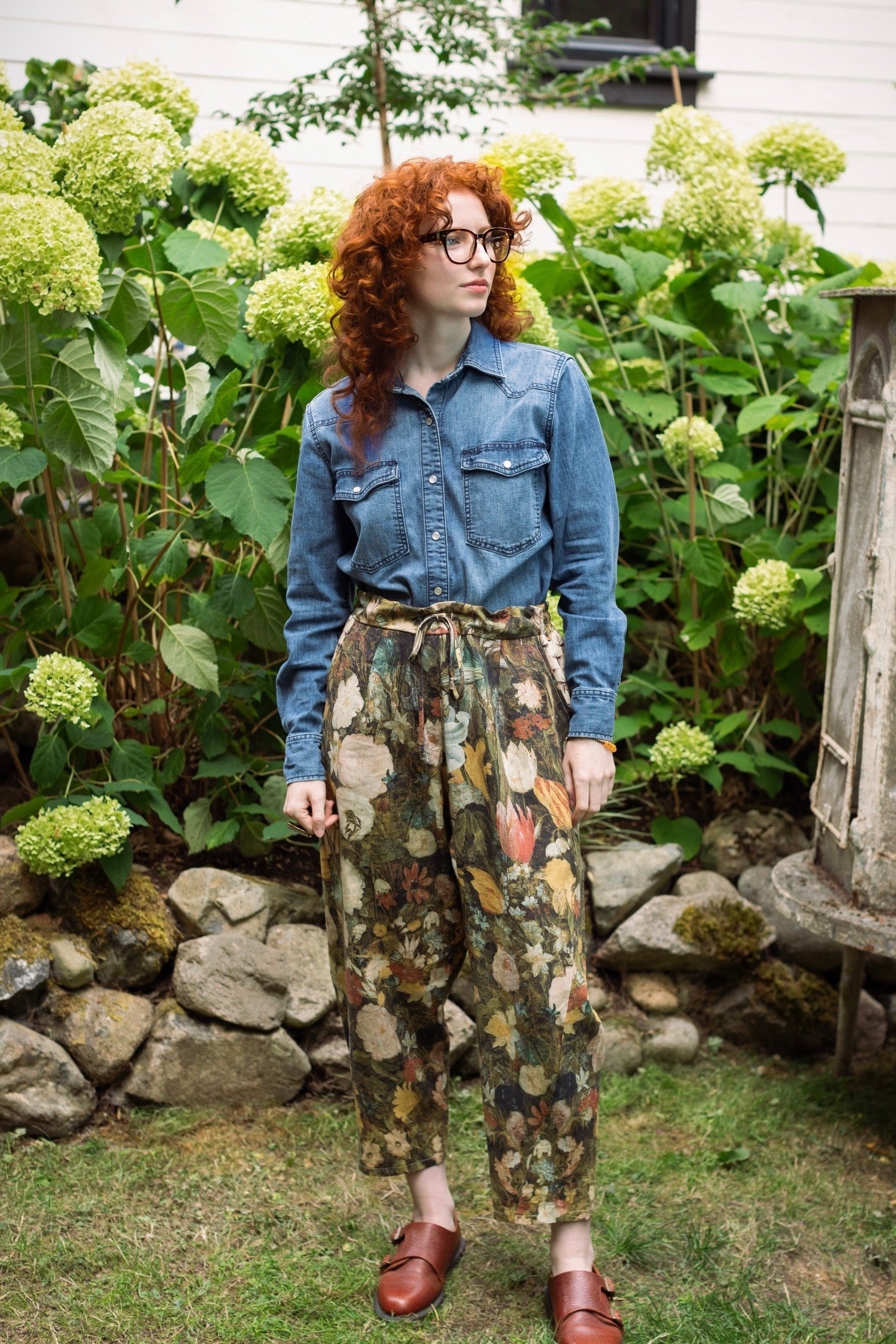 Model wearing the I Dream in Flowers Artist Pants featuring romantic floral artwork by Jan Brueghel and Victorian bumblebee trim, styled for everyday ease – Market of Stars
