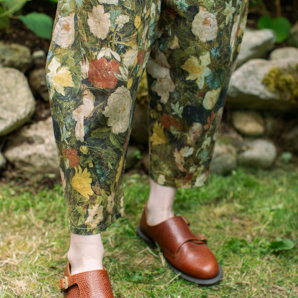 
                  
                    Model wearing the I Dream in Flowers Artist Pants featuring romantic floral artwork by Jan Brueghel and Victorian bumblebee trim, styled for everyday ease – Market of Stars
                  
                