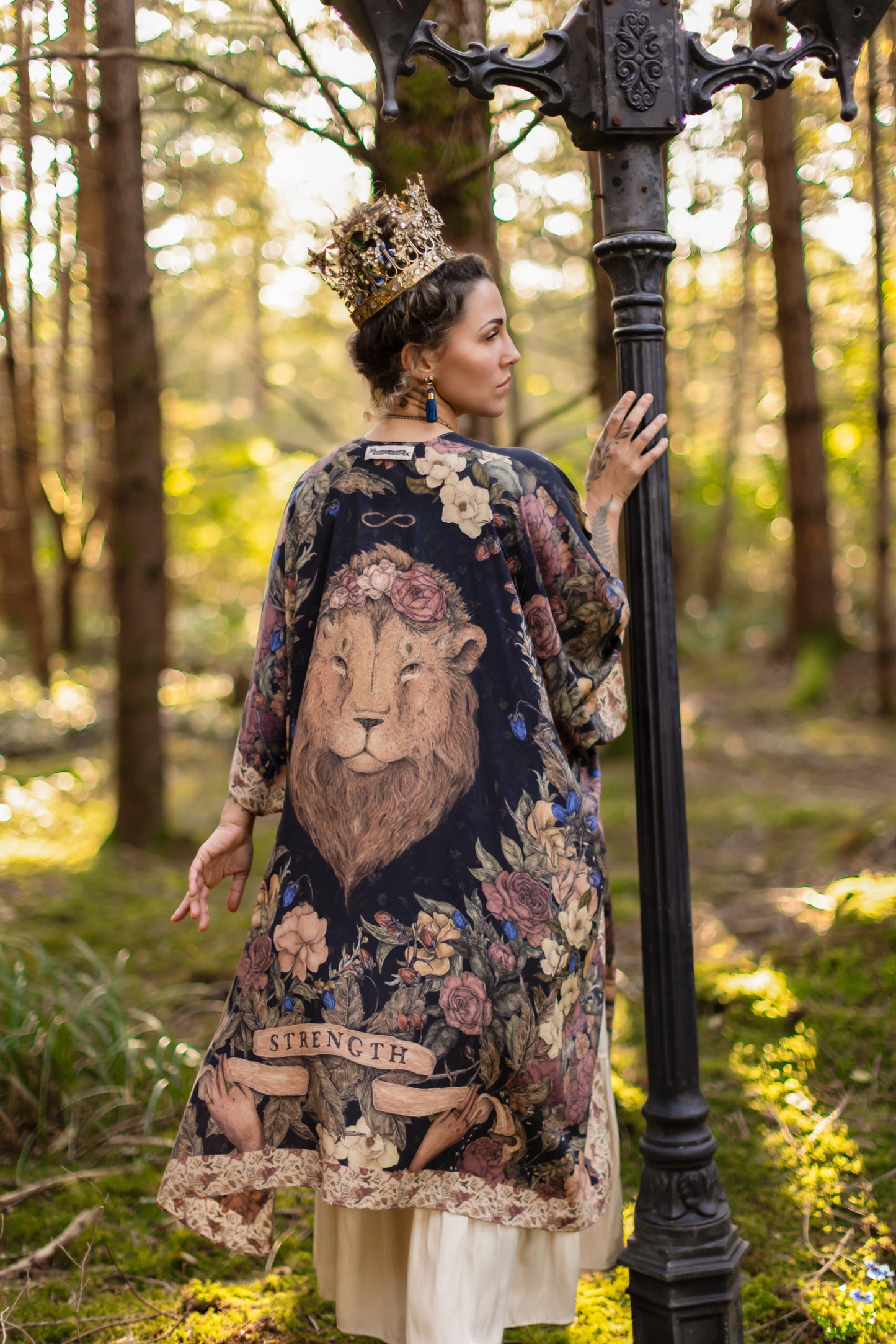 Model wearing a flowy bamboo-viscose duster ft. artwork by artist & illustrator Jessica Roux - Market of Stars