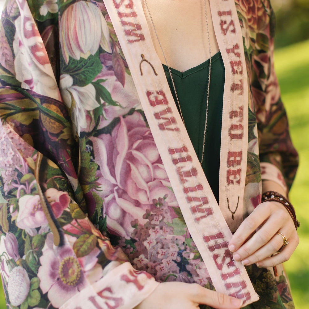
                  
                    Model wearing cropped kimono featuring gold wishbone–vintage coin–evening star–dandelion–and spring floral collage with “Make a wish” banner – Market of Stars
                  
                