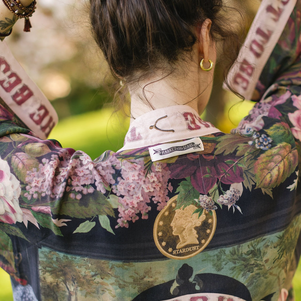 
                  
                    Model wearing cropped kimono featuring gold wishbone–vintage coin–evening star–dandelion–and spring floral collage with “Make a wish” banner – Market of Stars
                  
                