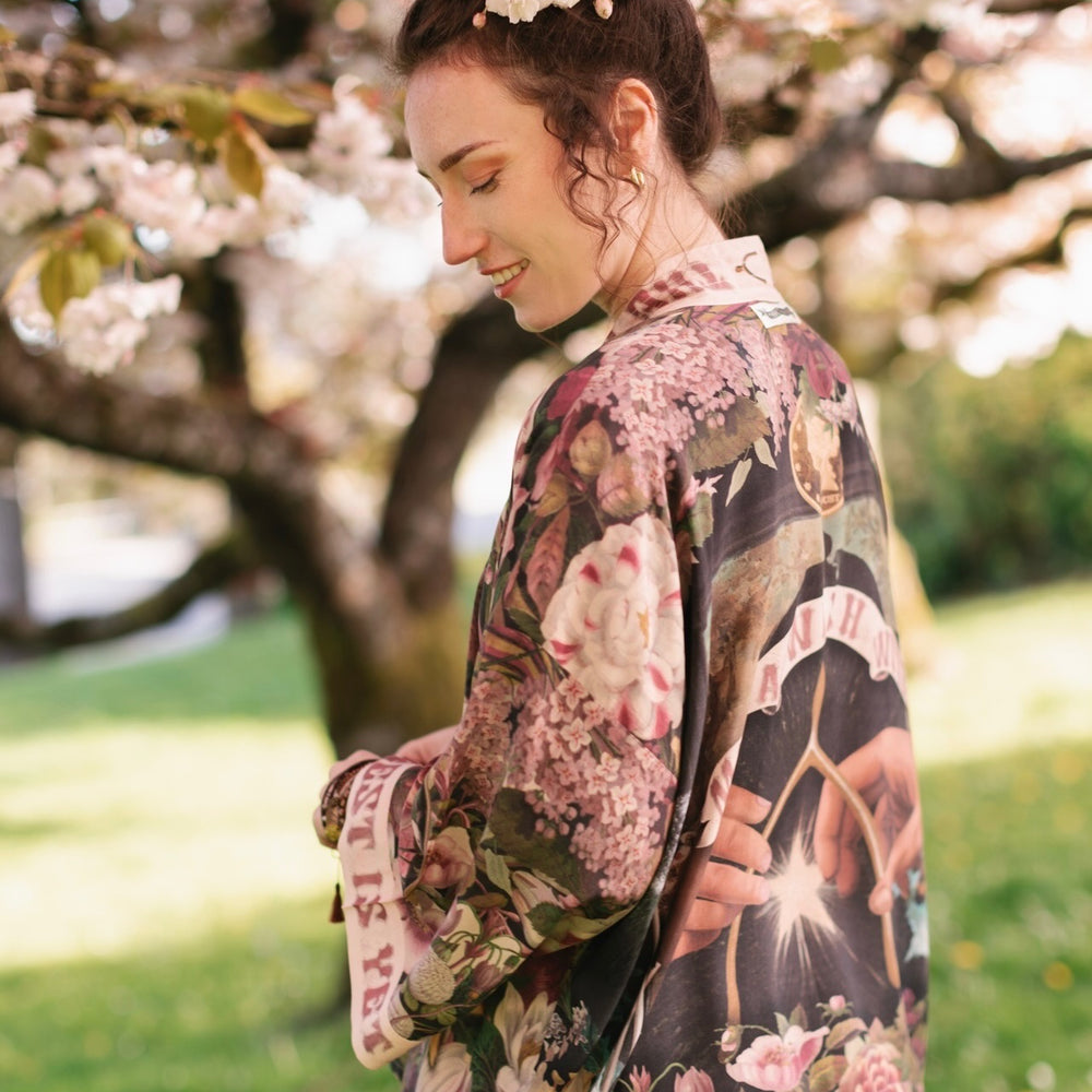 
                  
                    Model wearing cropped kimono featuring gold wishbone–vintage coin–evening star–dandelion–and spring floral collage with “Make a wish” banner – Market of Stars
                  
                
