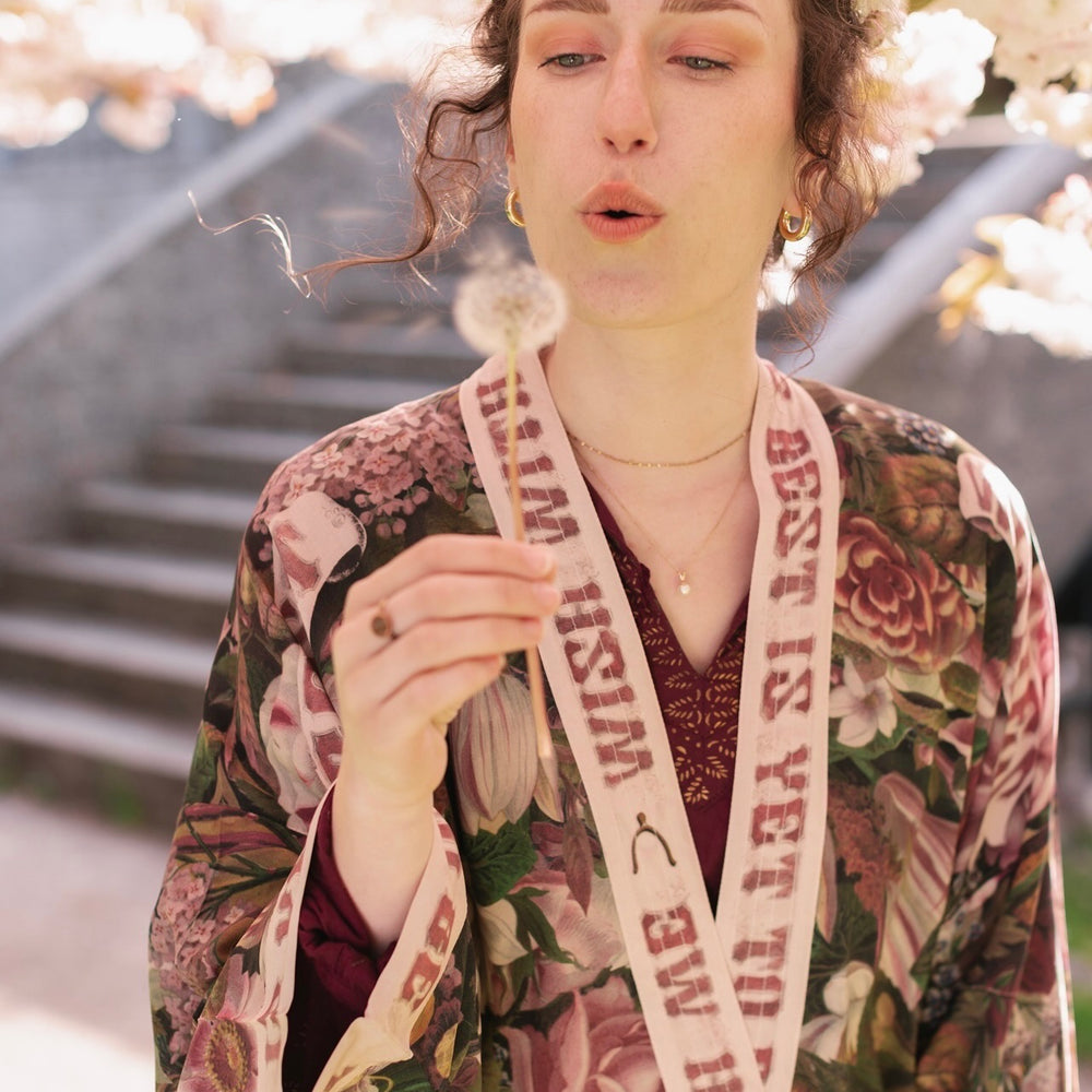
                  
                    Model wearing cropped kimono featuring gold wishbone–vintage coin–evening star–dandelion–and spring floral collage with “Make a wish” banner – Market of Stars
                  
                