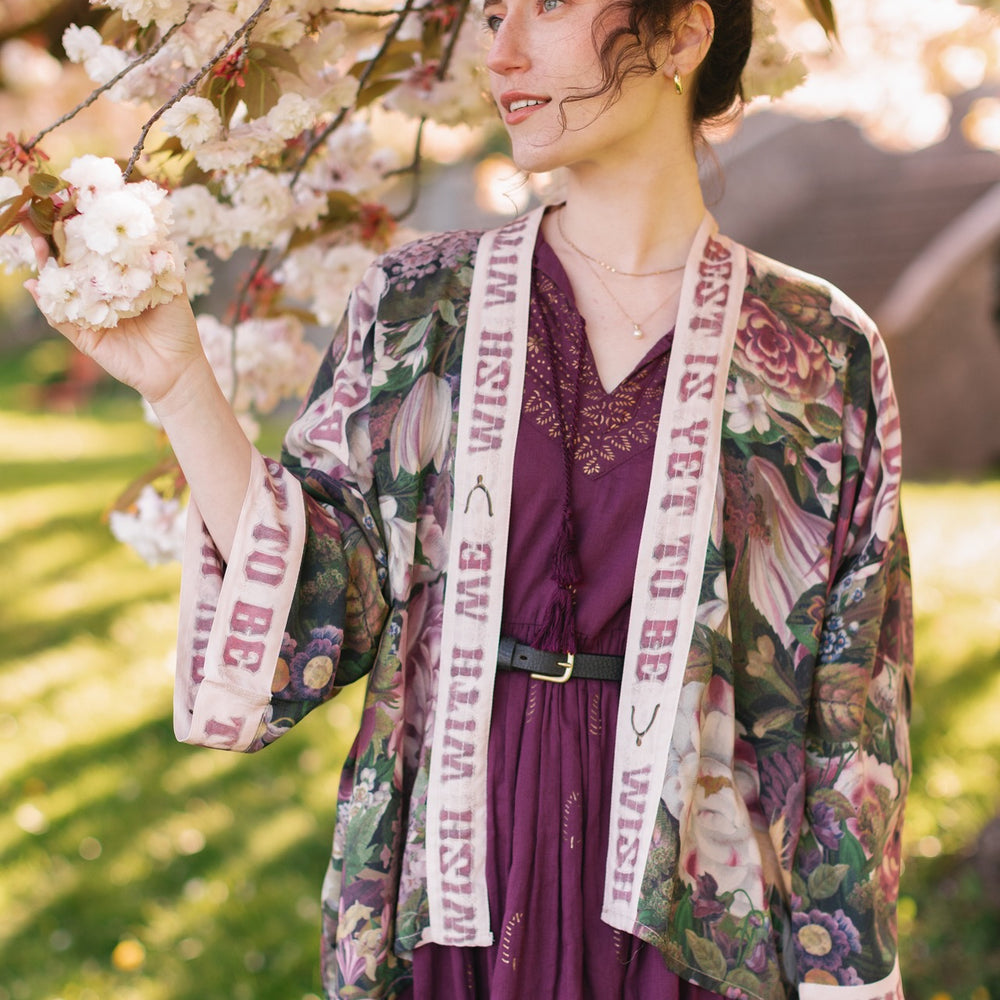 
                  
                    Model wearing cropped kimono featuring gold wishbone–vintage coin–evening star–dandelion–and spring floral collage with “Make a wish” banner – Market of Stars
                  
                
