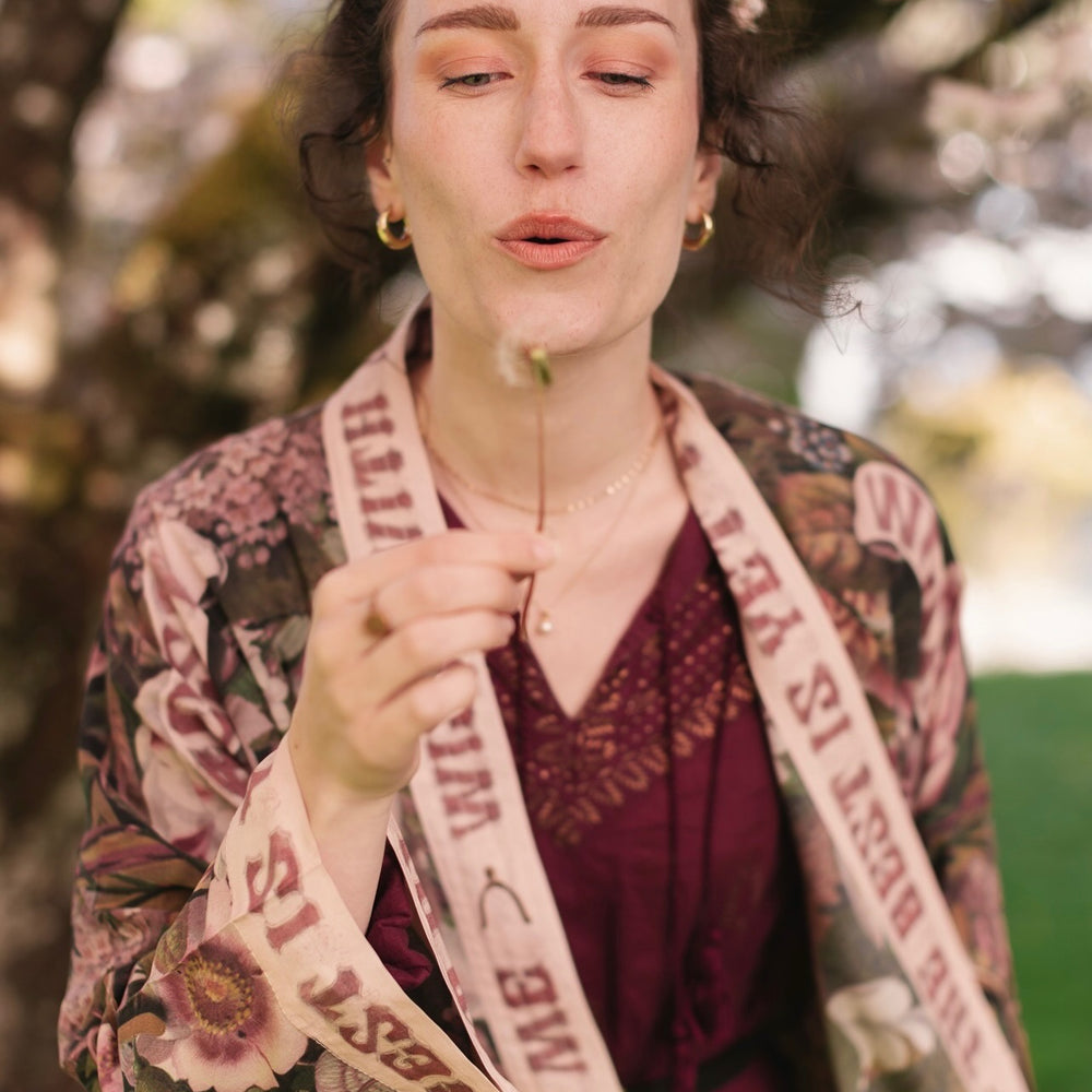 
                  
                    Model wearing cropped kimono featuring gold wishbone–vintage coin–evening star–dandelion–and spring floral collage with “Make a wish” banner – Market of Stars
                  
                