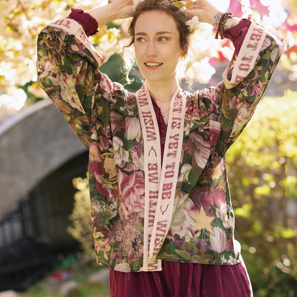 
                  
                    Model wearing cropped kimono featuring gold wishbone–vintage coin–evening star–dandelion–and spring floral collage with “Make a wish” banner – Market of Stars
                  
                