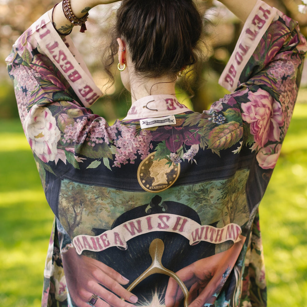 
                  
                    Model wearing cropped kimono featuring gold wishbone–vintage coin–evening star–dandelion–and spring floral collage with “Make a wish” banner – Market of Stars
                  
                
