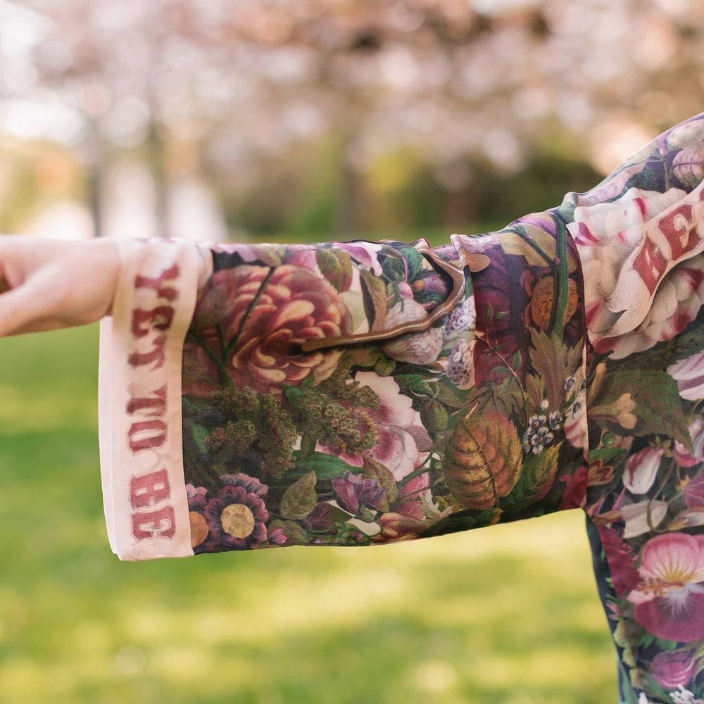 
                  
                    Model wearing cropped kimono featuring gold wishbone–vintage coin–evening star–dandelion–and spring floral collage with “Make a wish” banner – Market of Stars
                  
                