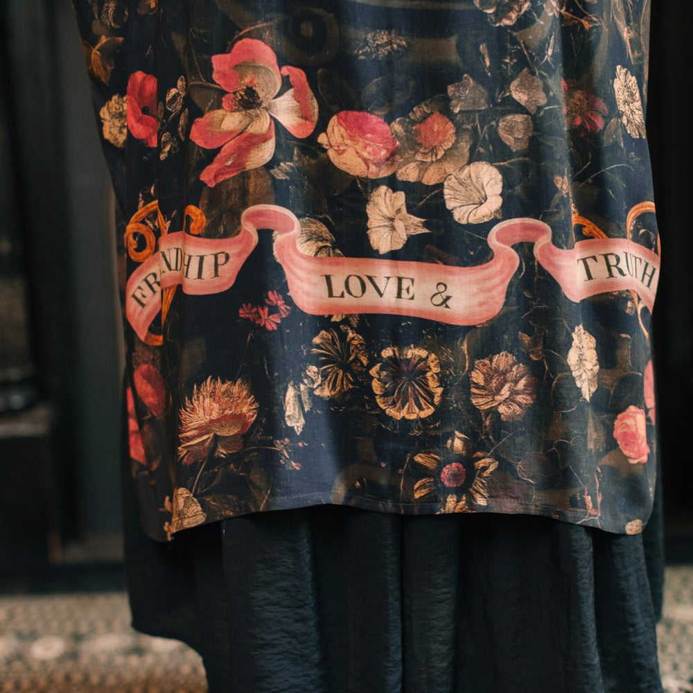 
                  
                    Model wearing a full-length bamboo-viscose duster featuring a collage of antique artwork with romance, loyalty, and old-world beauty - Market of Stars
                  
                