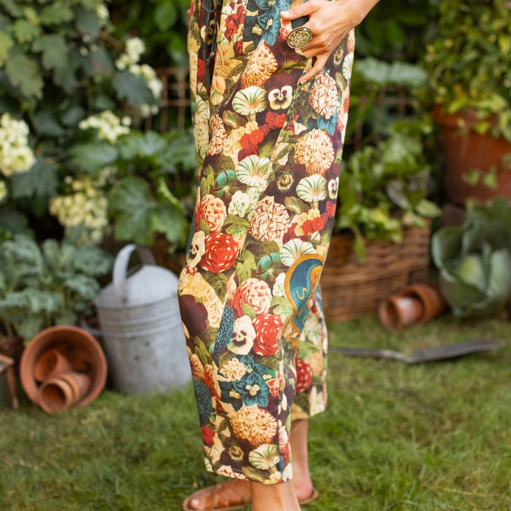 
                  
                    Model wearing Stay Gold linen Artist Pants with lantern hem and floral collage featuring vintage wildflower, bee, and rabbit illustrations – Market of Stars
                  
                