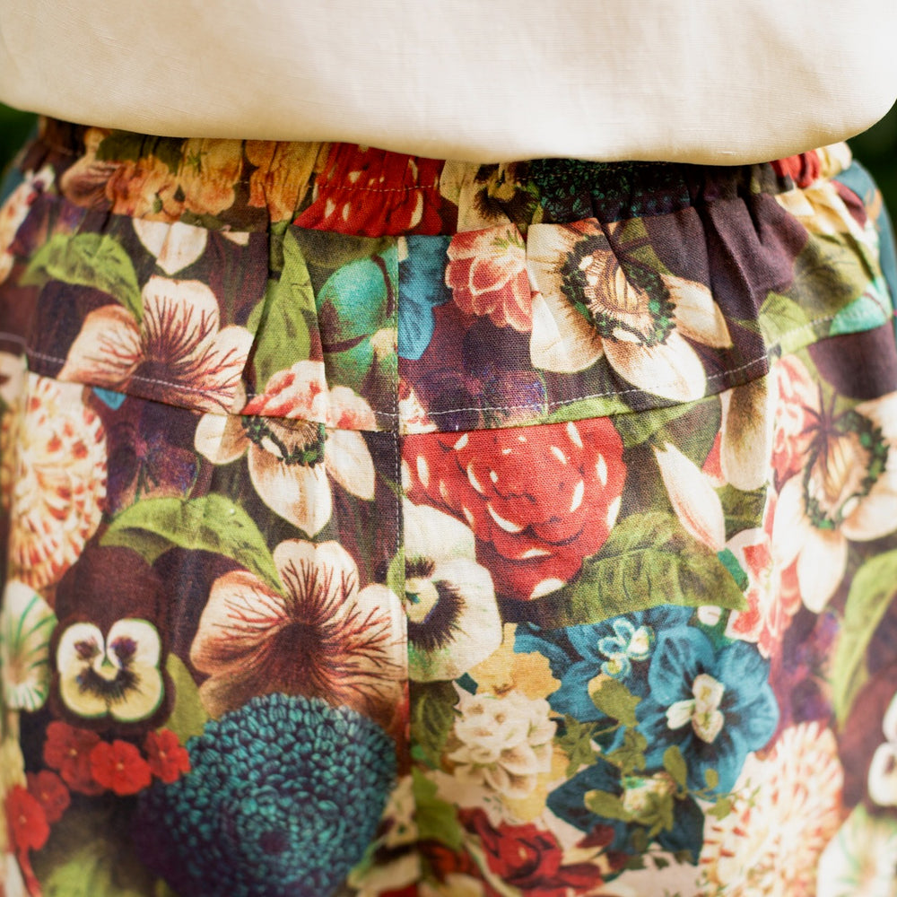 
                  
                    Model wearing Stay Gold linen Artist Pants with lantern hem and floral collage featuring vintage wildflower, bee, and rabbit illustrations – Market of Stars
                  
                