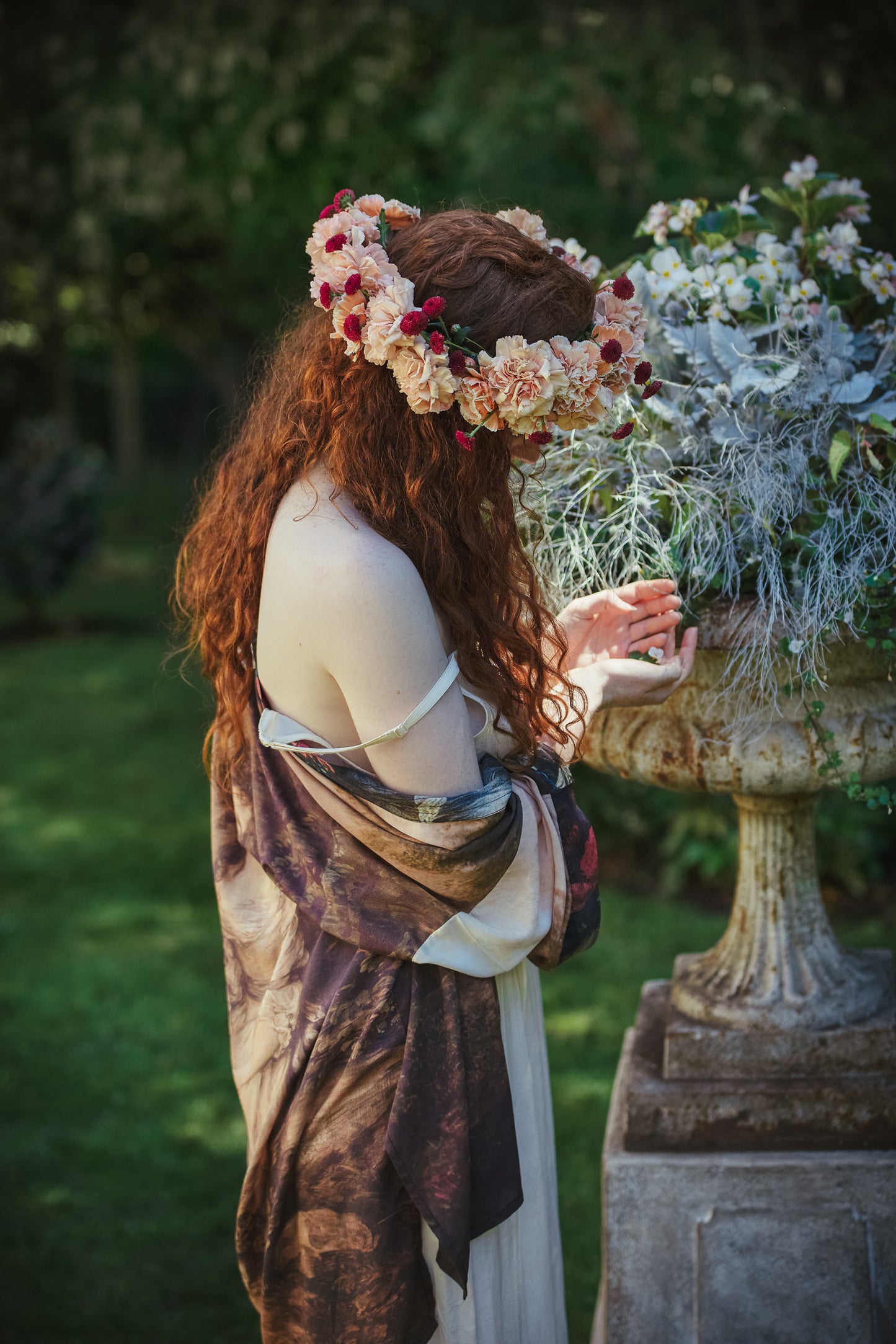 Model wearing The Artist kimono-style duster featuring antique paintings, botanical floral trim, and a radiant golden sun – Market of Stars